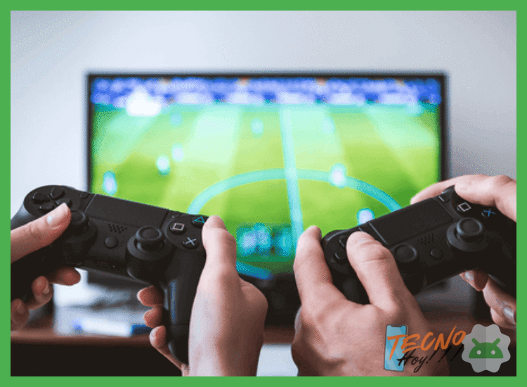 ¿En qué plataformas online se pueden jugar videojuegos de fútbol profesional con licencias oficiales y jugadores actualizados?